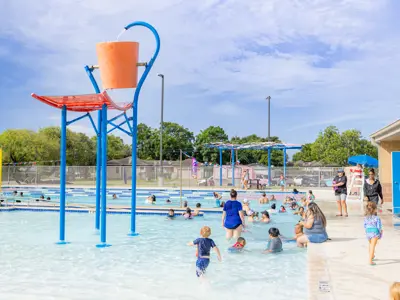 Collier Pool Splash Bucket